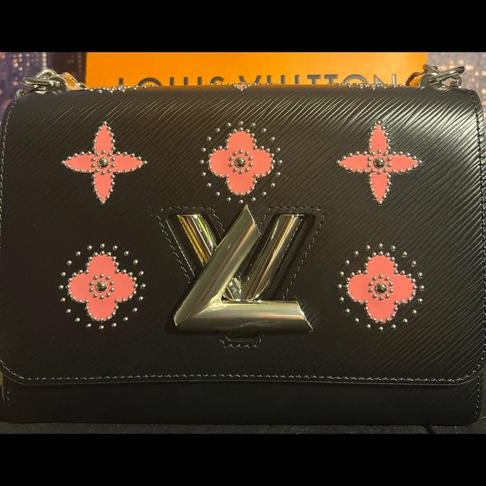 LOUIS VUITTON twist MM bag. Limited, made in France authentic,clean - Picture 6 of 6